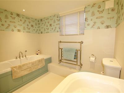 30764296_13.jpg